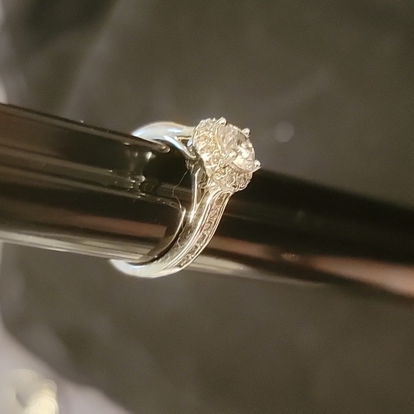 Halo Ring - Picture 8 of 11